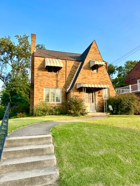 Updated 3 Bed, 1.5 Bath Home in Brentwood w/ Short Term & Furnished Lease Options - Available Early September! – photo 1