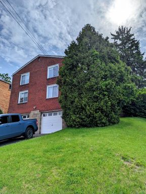Beautifully Refreshed 2br/1ba in Brookline with Garage Parking and AC – photo 1