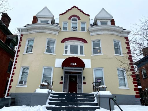 Three-Bedroom Apartment on S Negley Ave! – photo 1