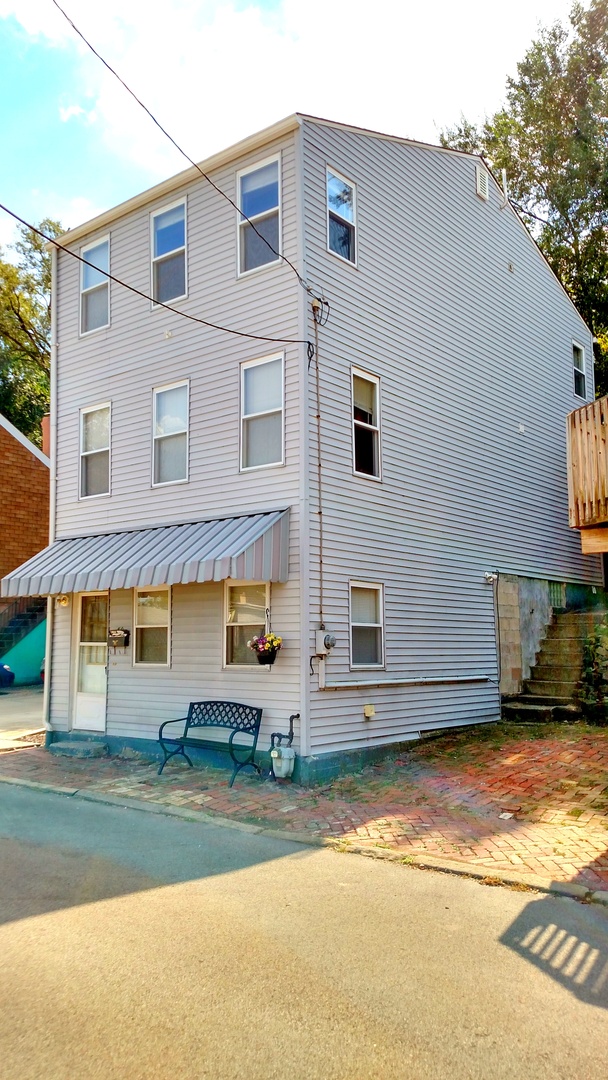 Pittsburgh House: 50 Magdalene Street