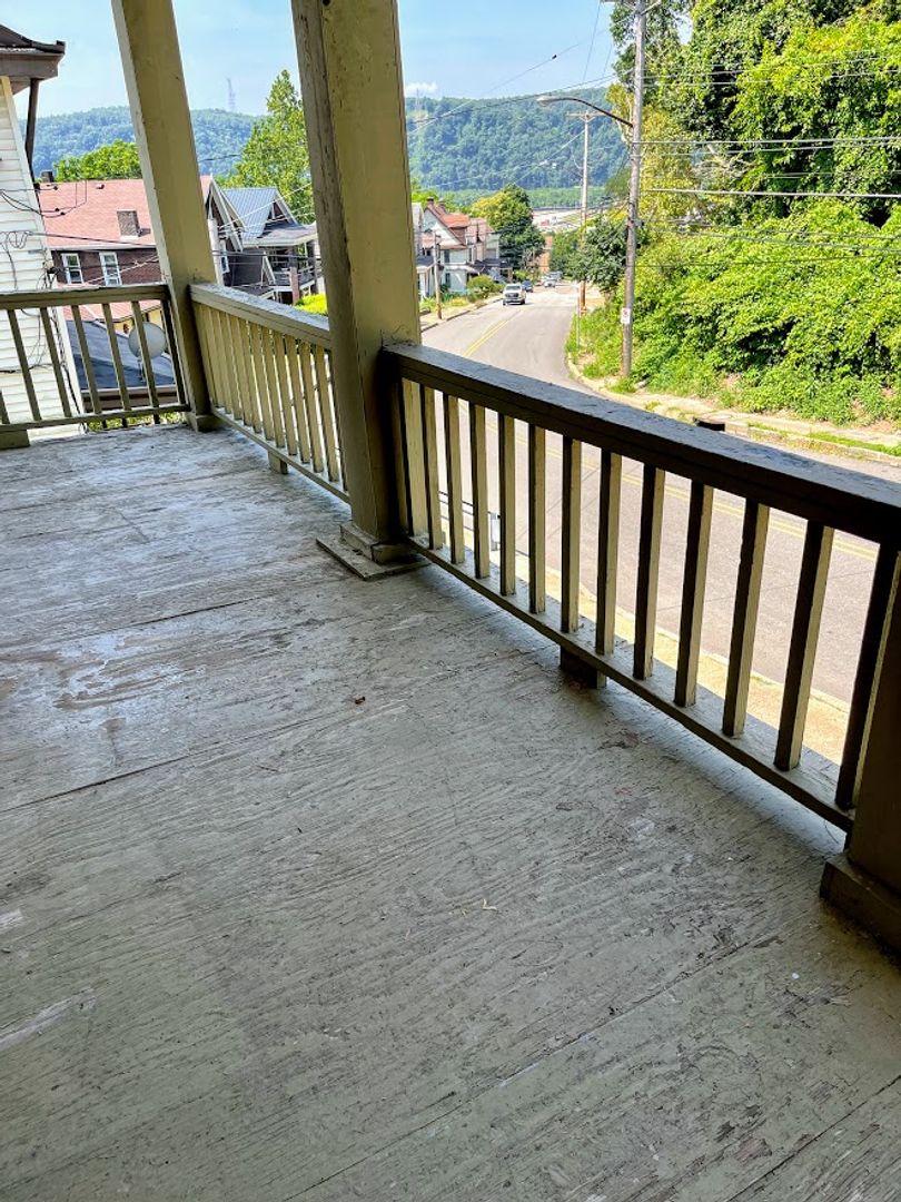 Pittsburgh Apartment: 244 Hazelwood Avenue