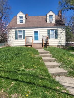 Three bedroom two bath with bonus room located in North Hills! – photo 1