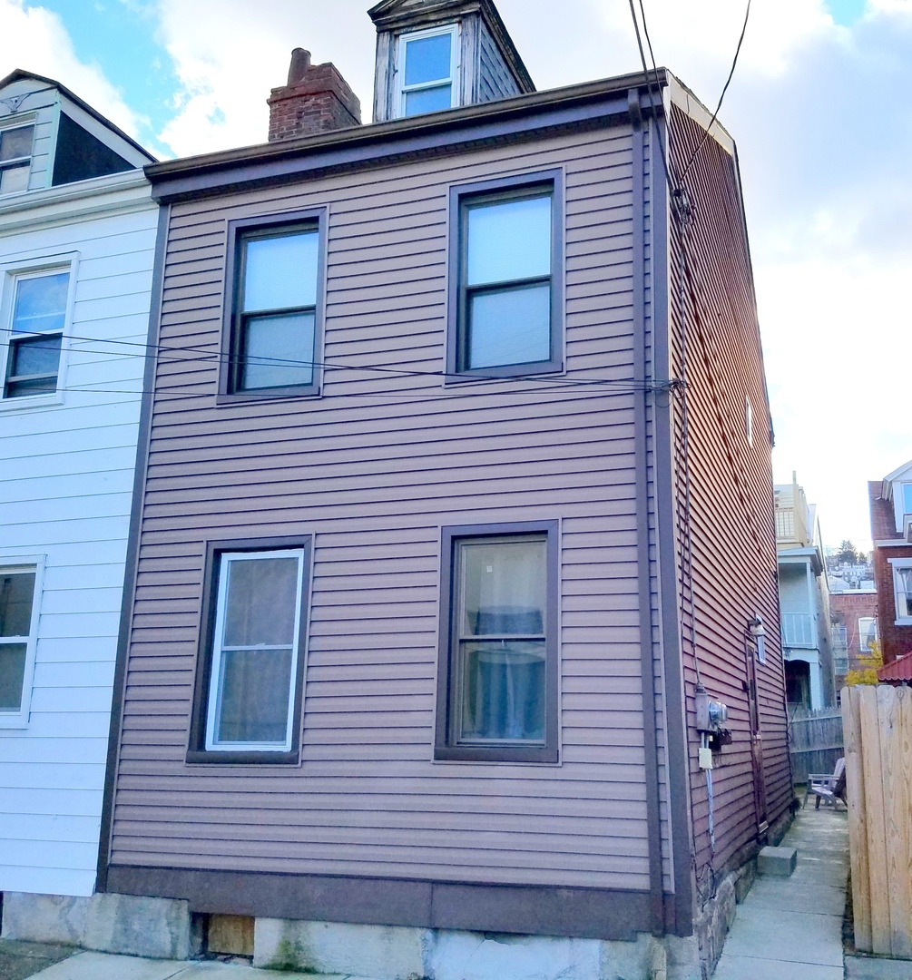 Pittsburgh Apartment: 2526 Larkins Way