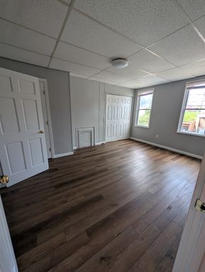 Refreshed 2 Bedroom Apartment Available in Mt Oliver – photo 1