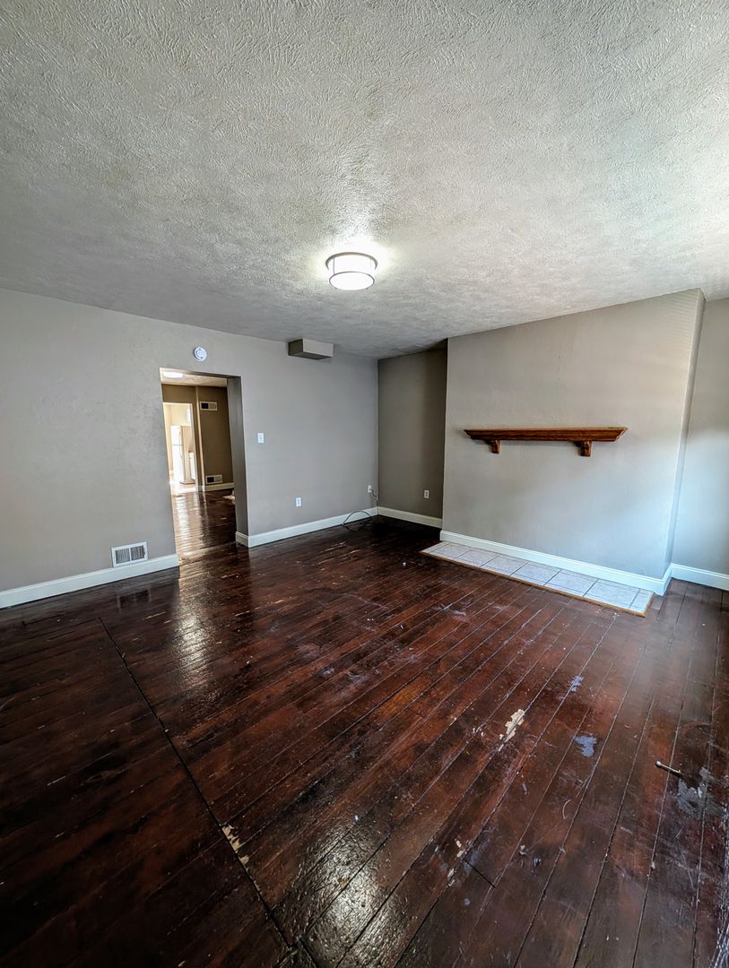 1812 Jane St. 2 of 12