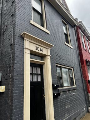 Beautiful 2 Bedroom Unit In The Southside. Available August. – photo 1
