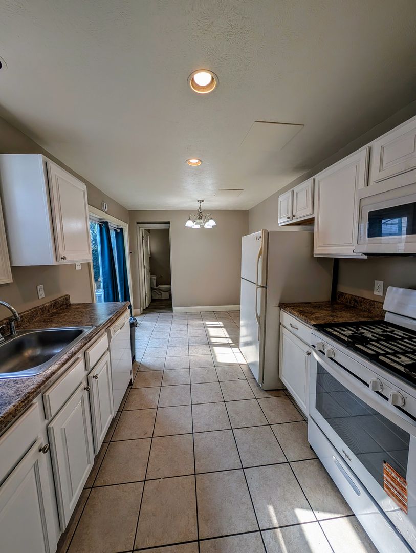 1812 Jane St. 4 of 12