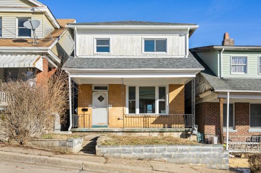 3 Bed/1 Bath Home - Central AC, 2nd Floor Laundry - Available September 10th! – photo 1