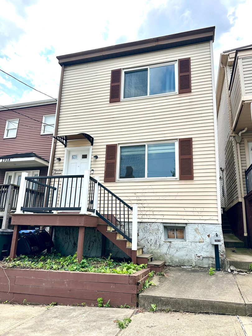 Pittsburgh House: 1916 Shamokin Street