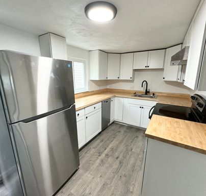 Newly Renovated 2 Bed/1 Bath Duplex in Fox Chapel School District - AVAILABLE NOW – photo 1