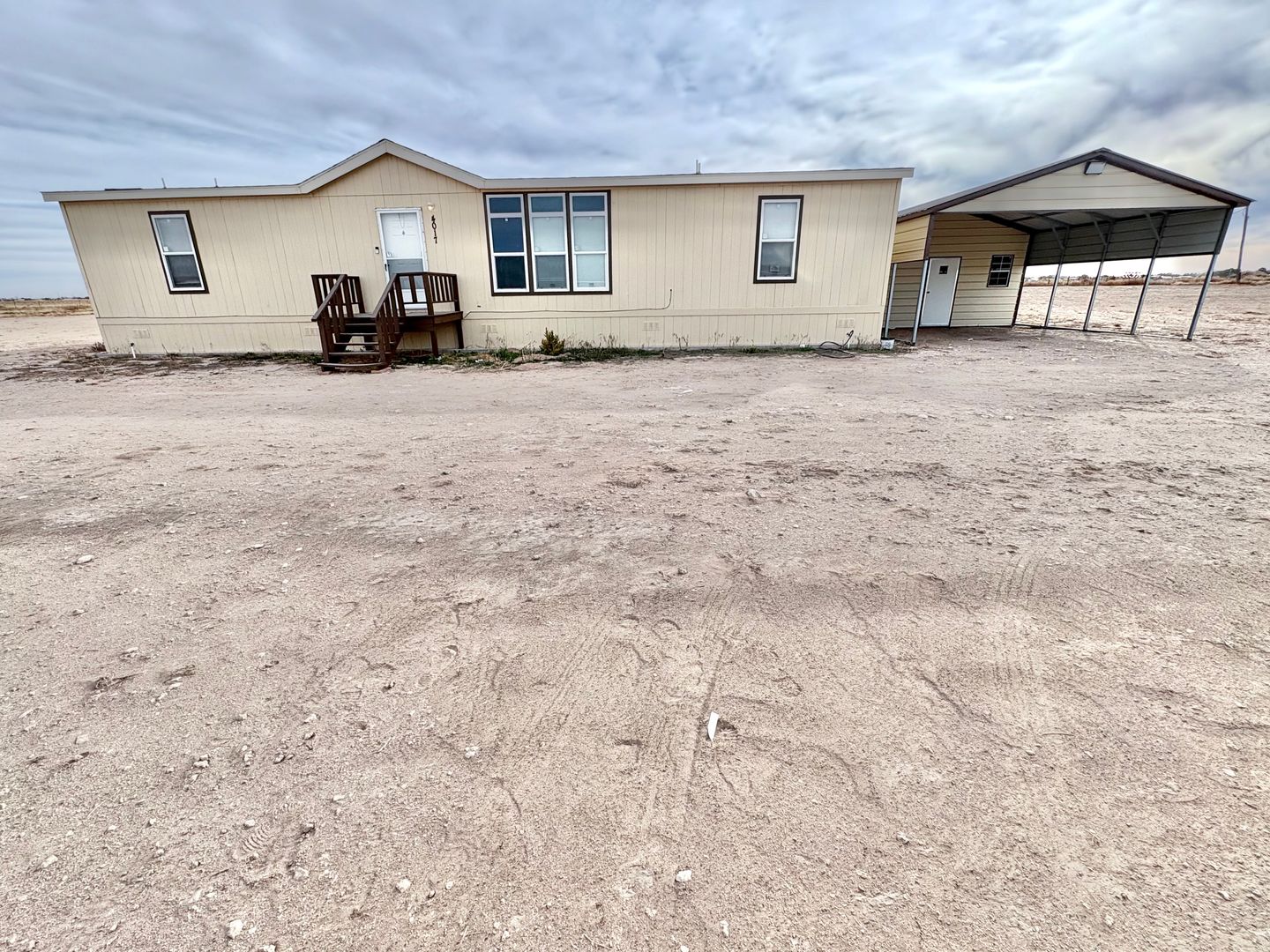 Hobbs House: 4017 W Stetson