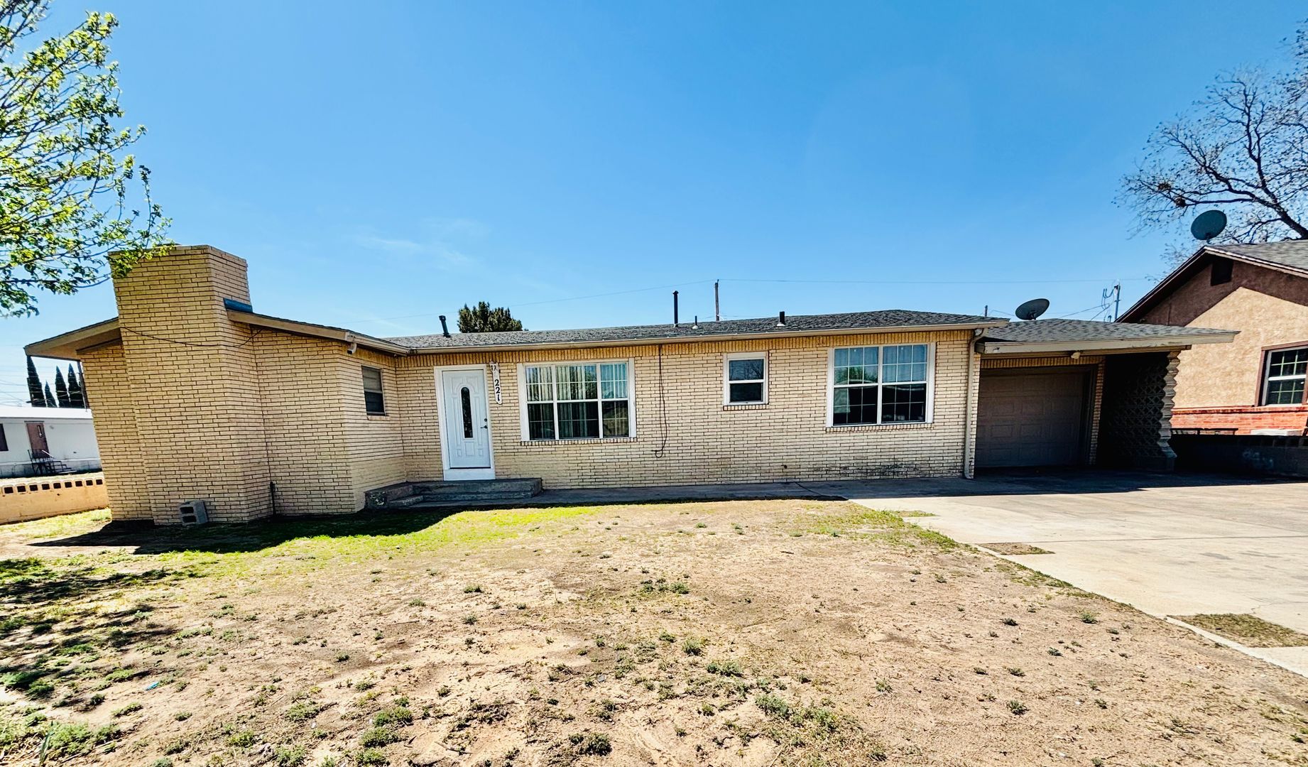 Hobbs House: 221 E Albertsons Dr