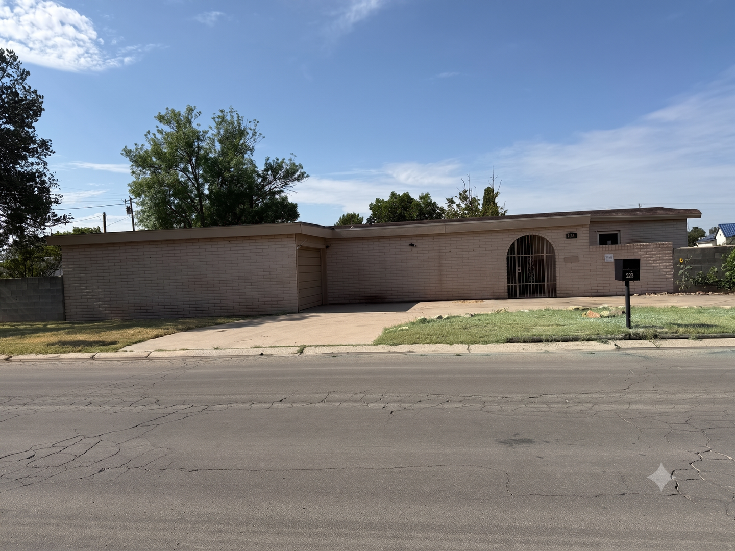 Lovington House: 223 W Ave J