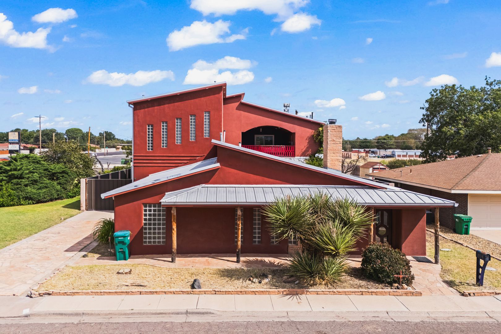 Hobbs Apartment: 804 E. Randy Place