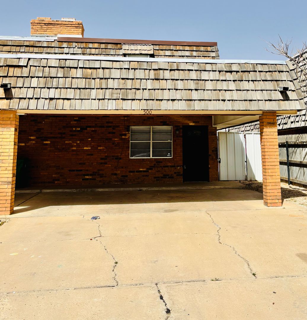 Hobbs House: 500 W Kiowa Dr