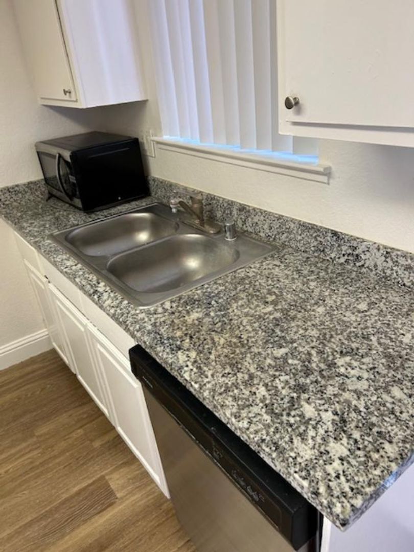 Rancho Cordova Apartment: 2416 Moraine Circle