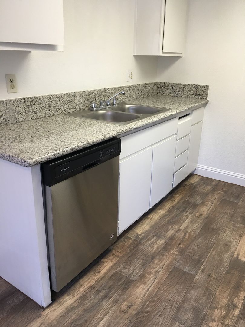 Rancho Cordova Apartment: 2416 Moraine Circle