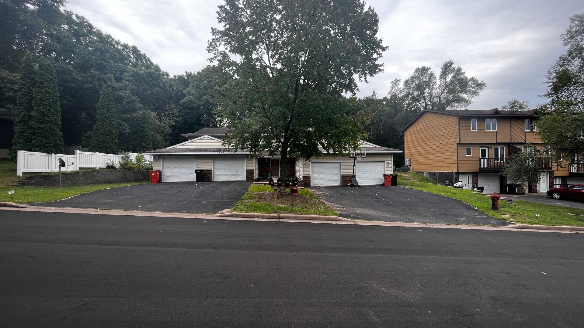 Altoona Apartment: 805 807 809 811 Briar Lane