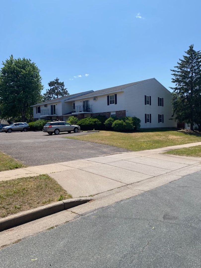 Eau Claire Apartment: 3219 Brian St