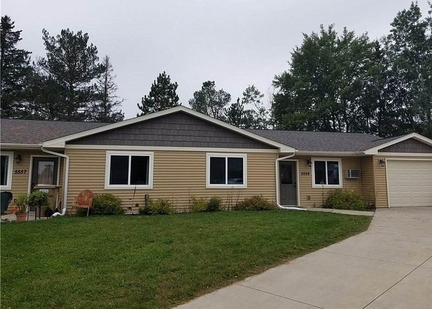 Eau Claire Apartment: 5557-5559 Cyndi Court