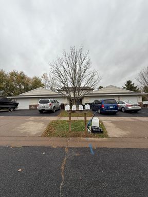 Stylish Updated Townhome in Prime Location with Bonus Space – photo 1