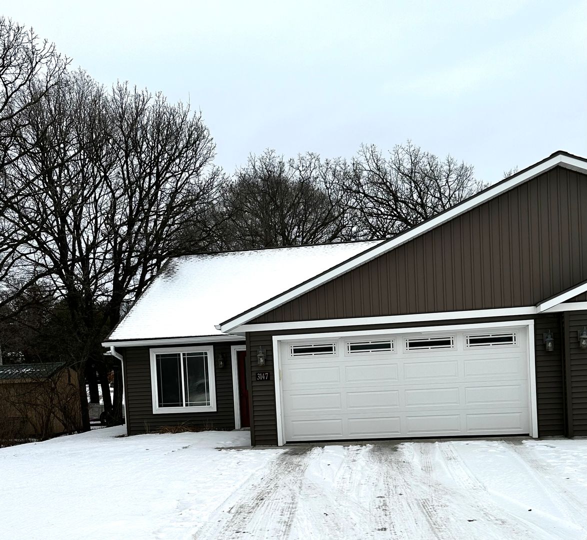 Eau Claire Apartment: 3145-3147 N Hastings Way