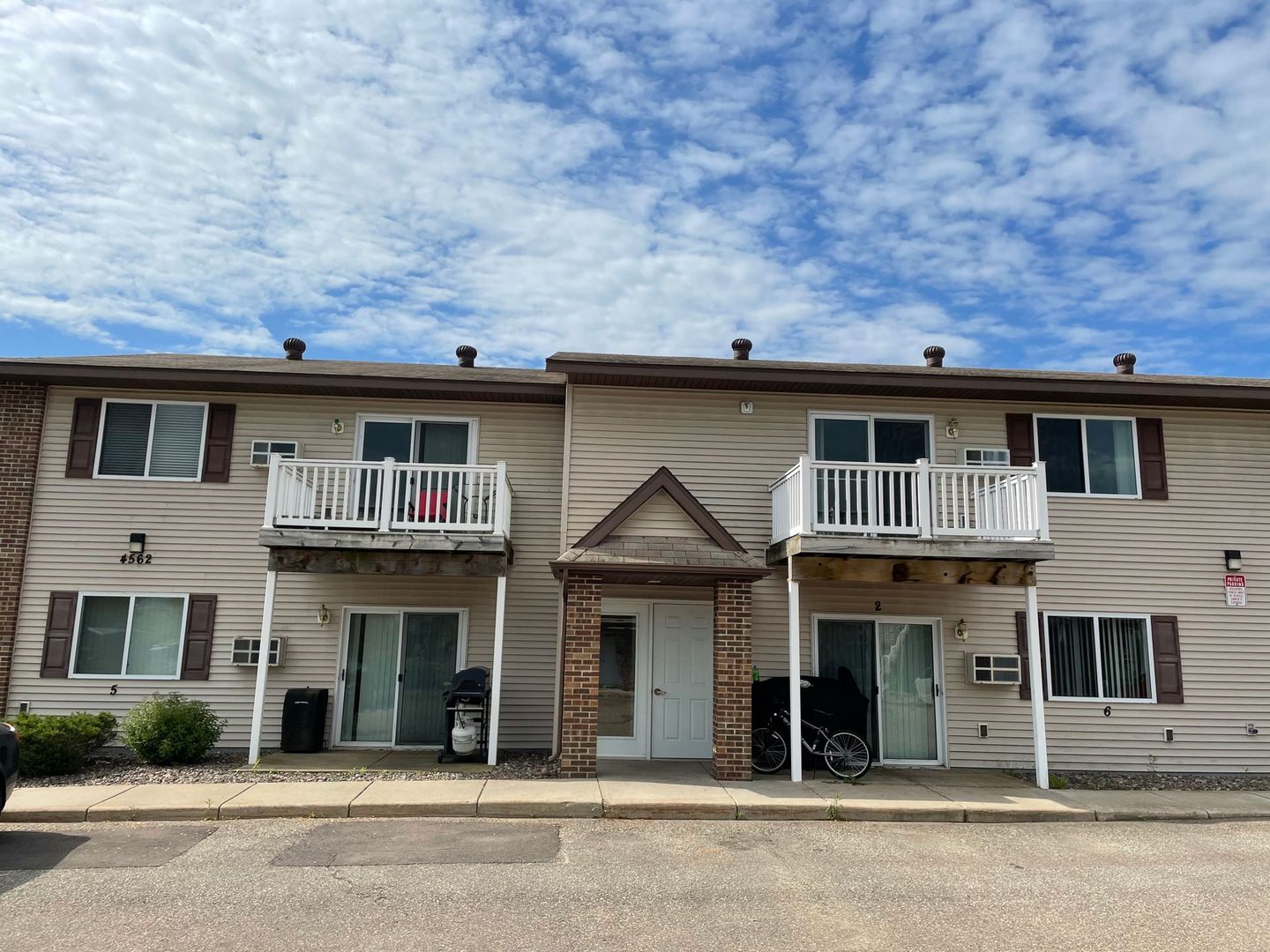 Eau Claire Apartment: 4580 Arrowhead Dr