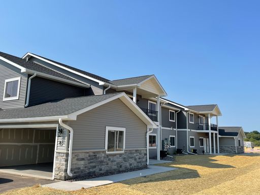 Charming 3-Bedroom Apartment in Elk Mound – Comfort and Convenience at Its Best!