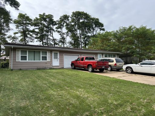 Beautifully Updated Duplex in Eau Claire – Your Perfect New Home Awaits! – photo 1