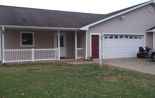 Really Nice! Side By Side 5 Bed/2 Bath Duplex-Located behind Walmart/Menomonie, WI – photo 1