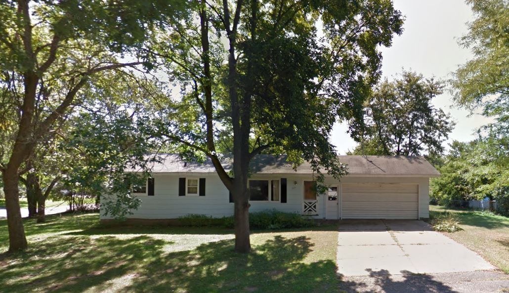 Eau Claire House: 211 Joan St