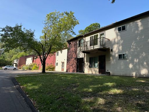 Charming 2-Bedroom, 1.5 Bathroom Apartment in Chippewa Falls – Comfort and Convenience Combined! – photo 1