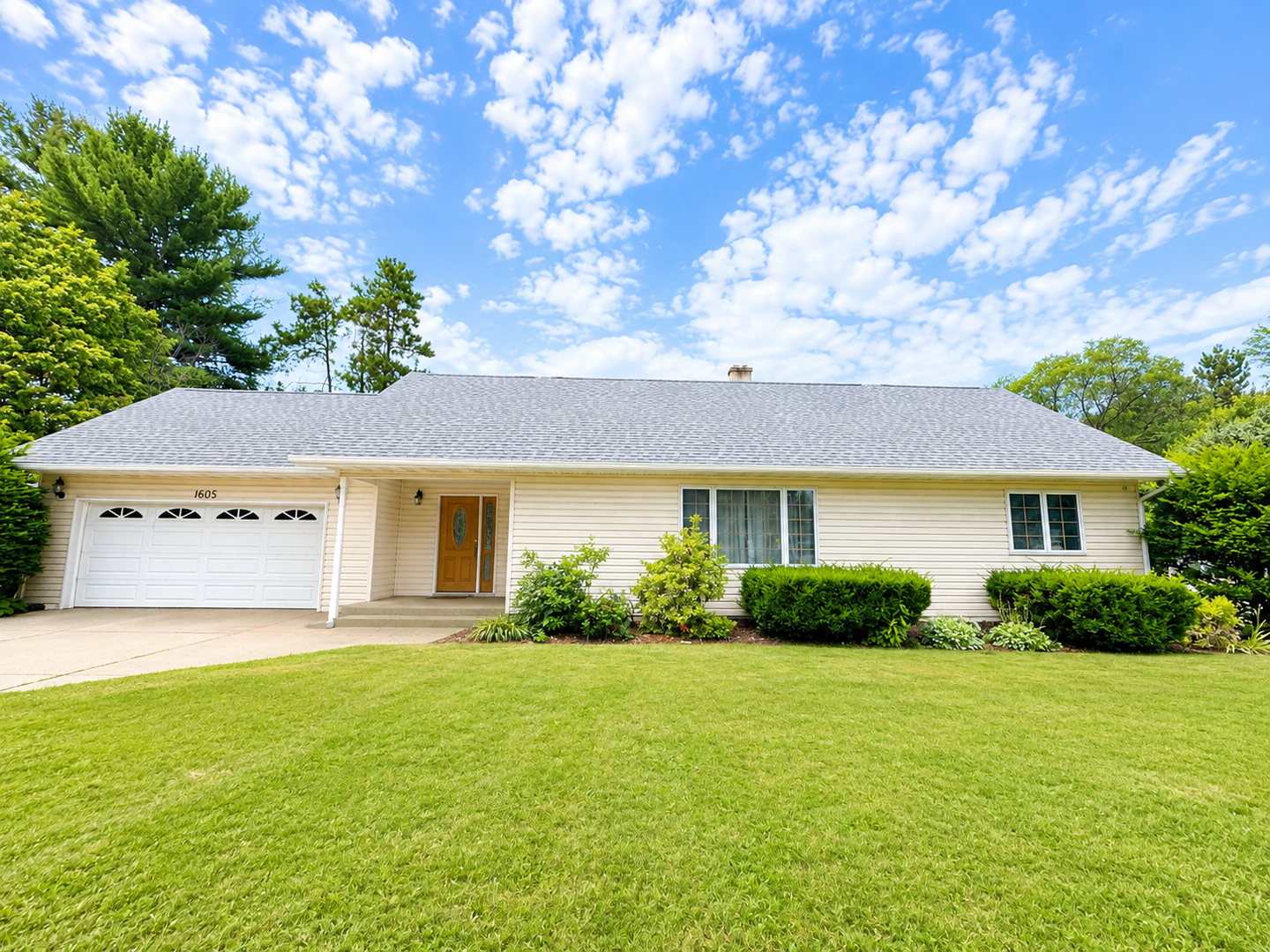 Eau Claire House: 1605 Golf Rd