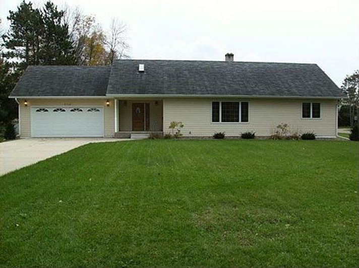 Eau Claire House: 1605 Golf Rd