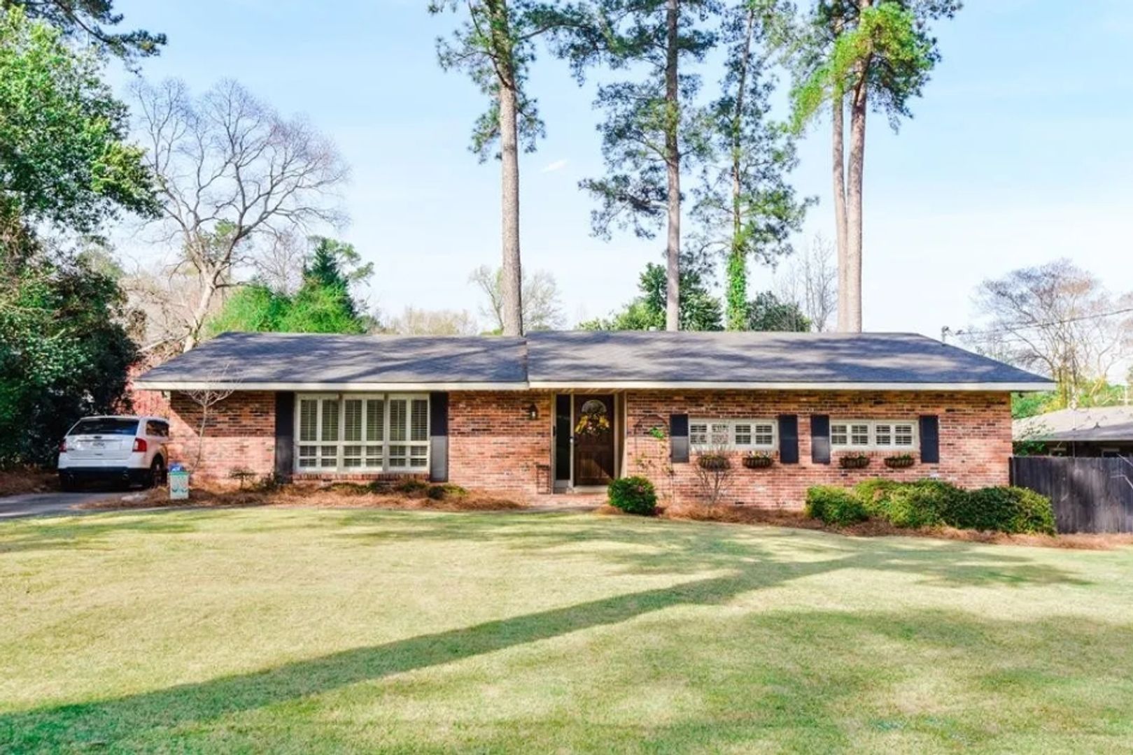 Columbus House: 2869 Edgewood Rd