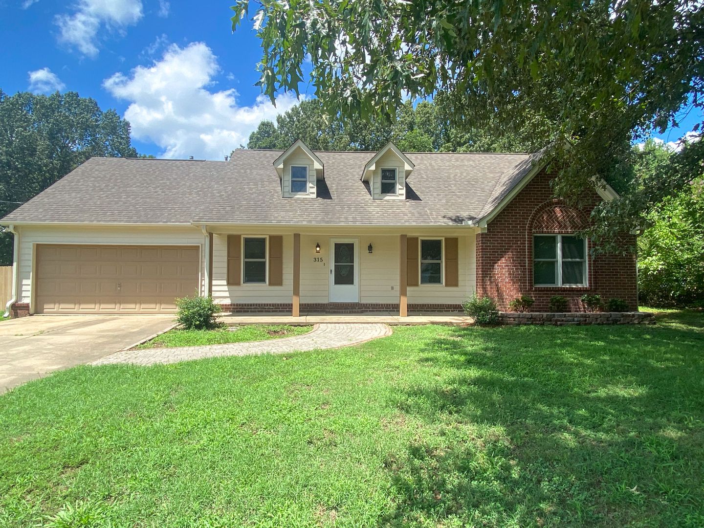 4 bed, 2 bath spacious home on large lot in Atoka