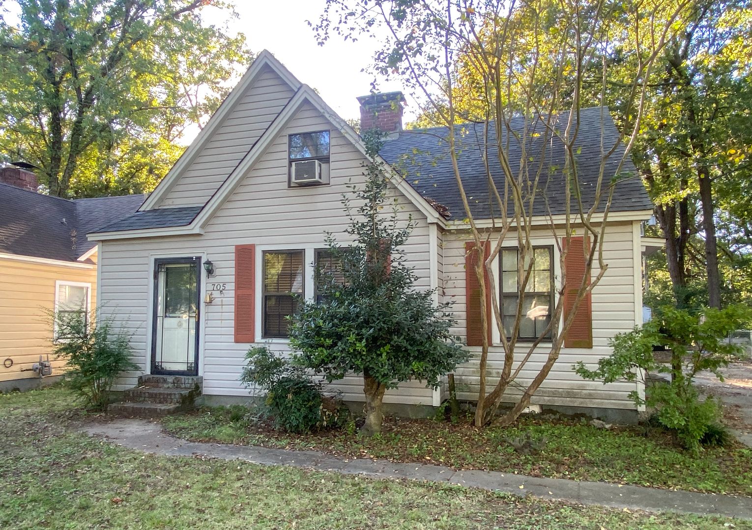 Memphis House: 705 S. Graham St.