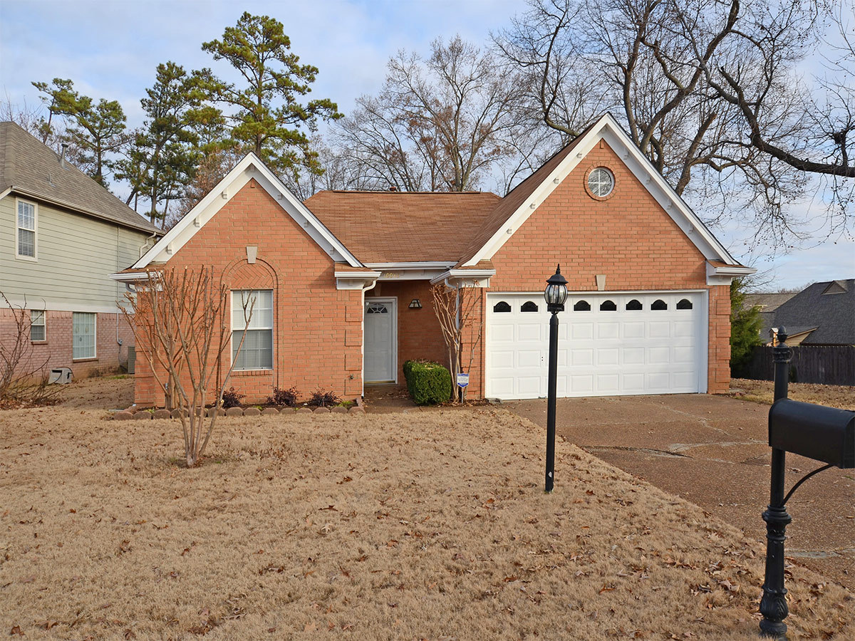 Arlington House: 10088 Woodland Grove Dr