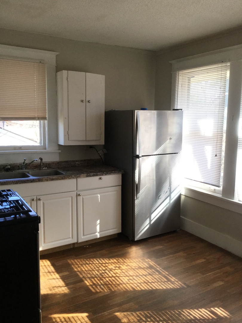 Memphis House: 3665 Spottswood ( Upstairs Apartment )