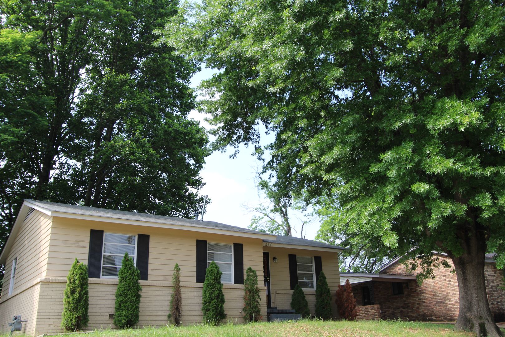 Memphis House: 637 Leacrest Ave