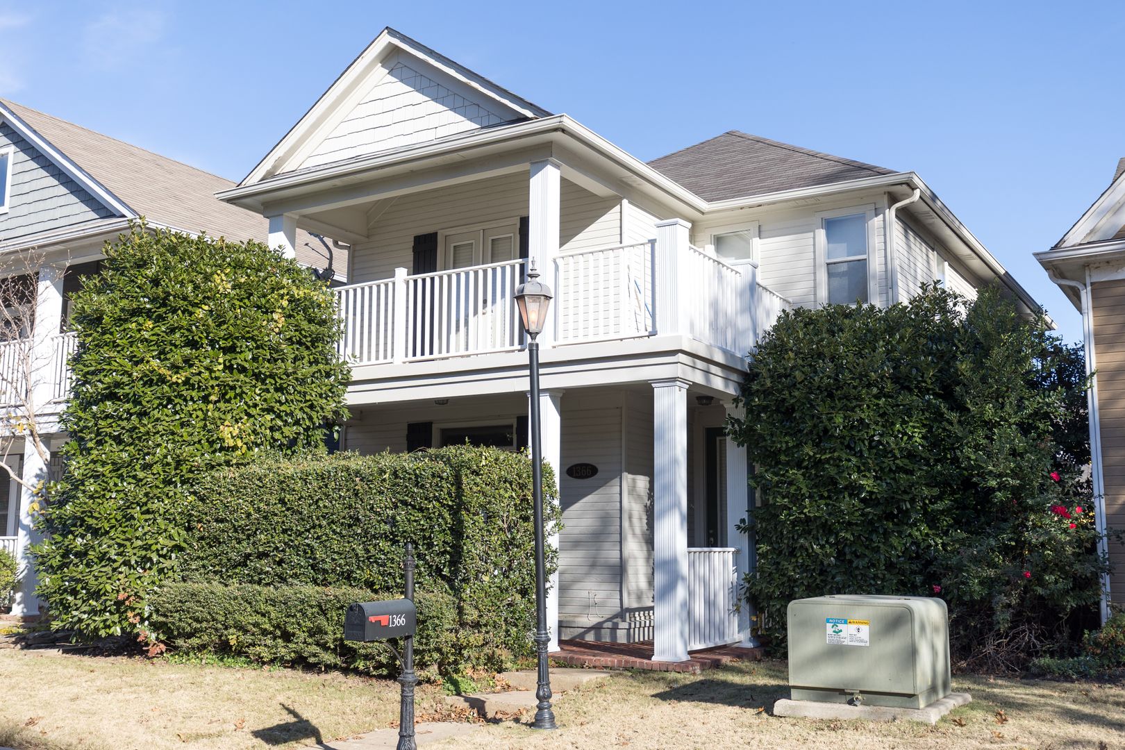 Memphis House: 1366 Island Shore Dr