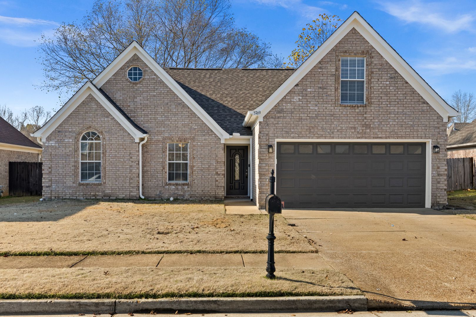 Southaven House: 5769 Lindsay Cv