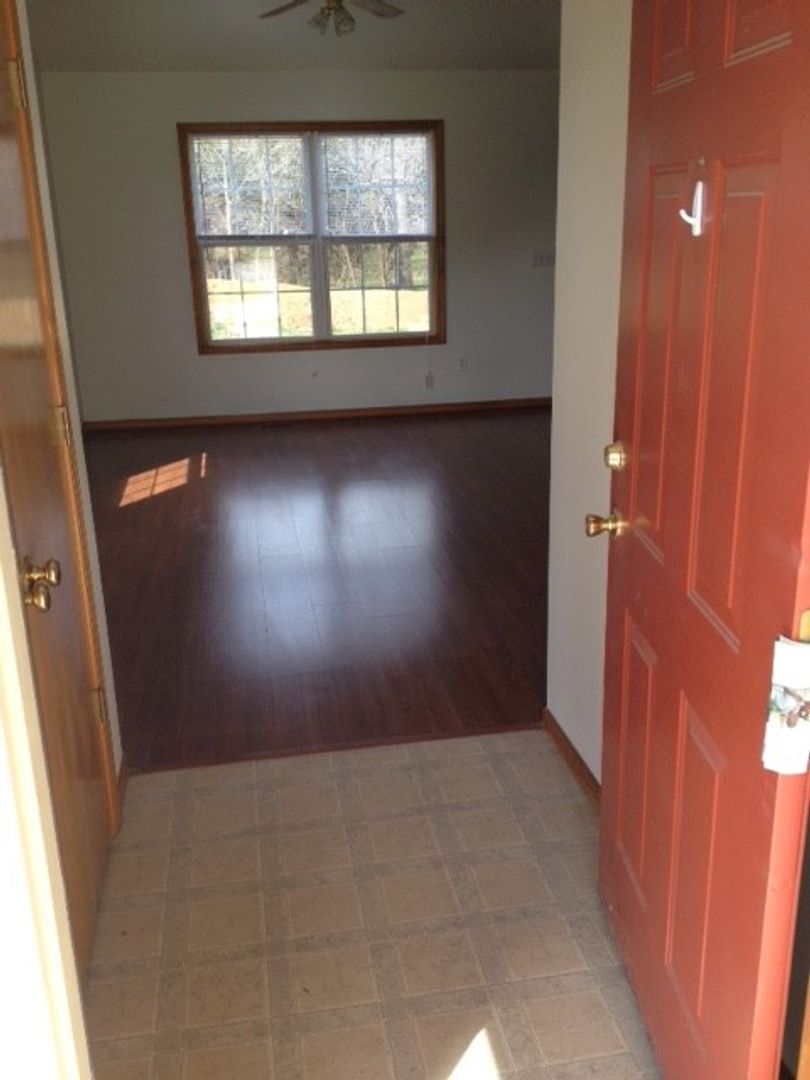 Tonganoxie Apartment: 101-241 E 12th St