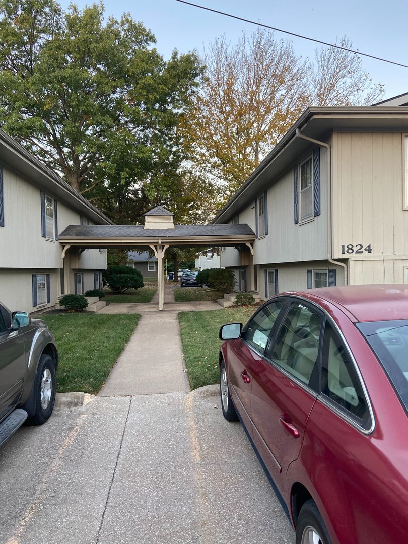 Lawrence Apartment: 1825 Kentucky St.