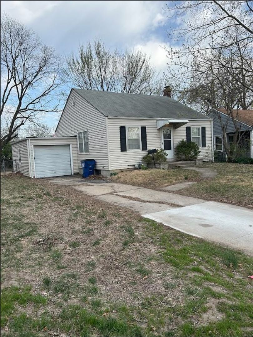 Lawrence House: 1750 Vermont