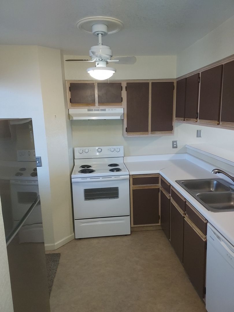 LAUGHLIN House: 2008 MESQUITE LANE 204