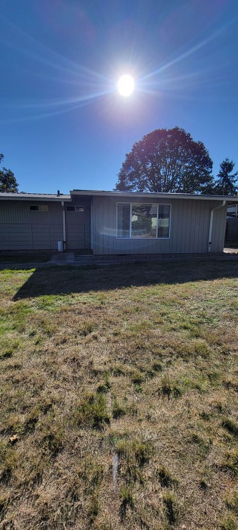 St Helens Apartment: 35242 Aubuchon Dr