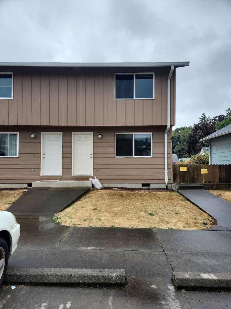 St Helens Apartment: 185 S. 3rd