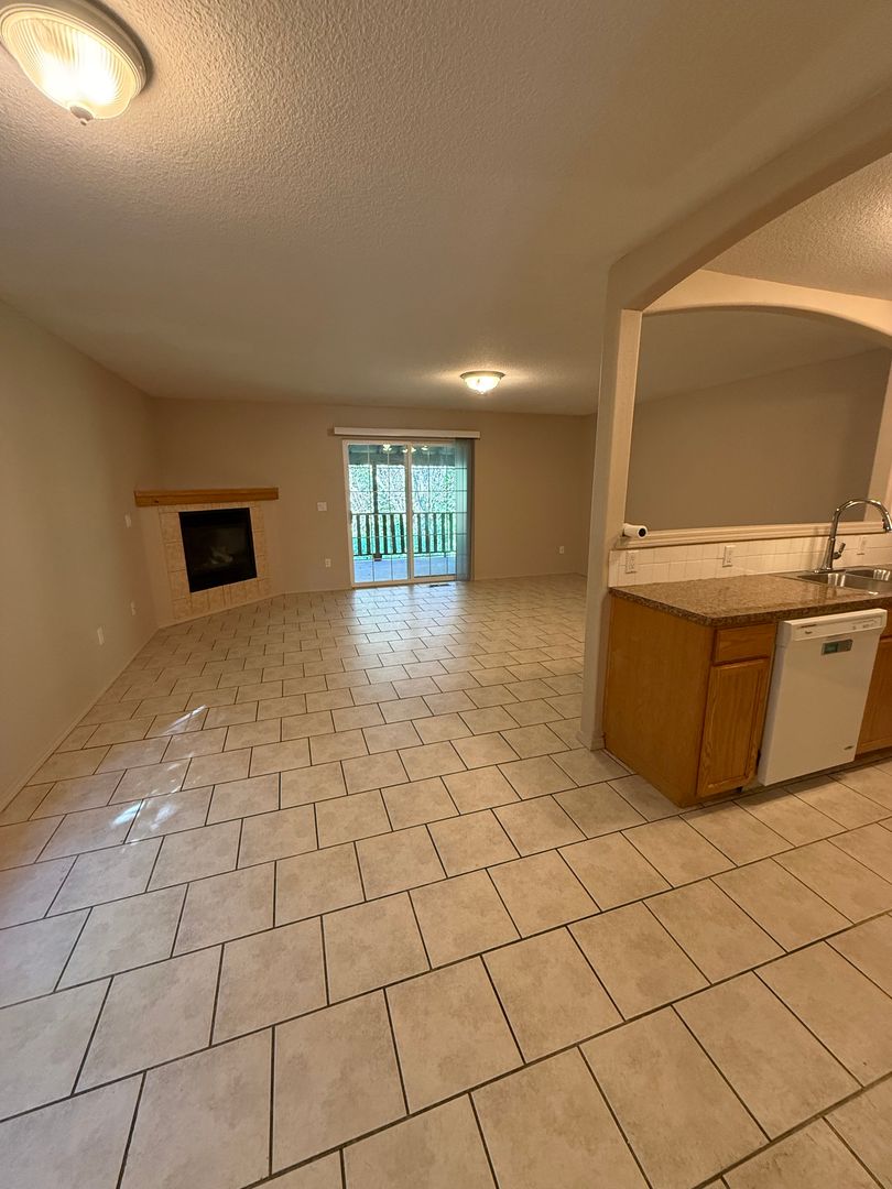 St Helens House: 59113 Oak Glen Dr