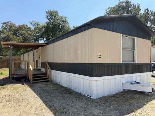 Split floorplan in a FULLY FENCED Community! – photo 1